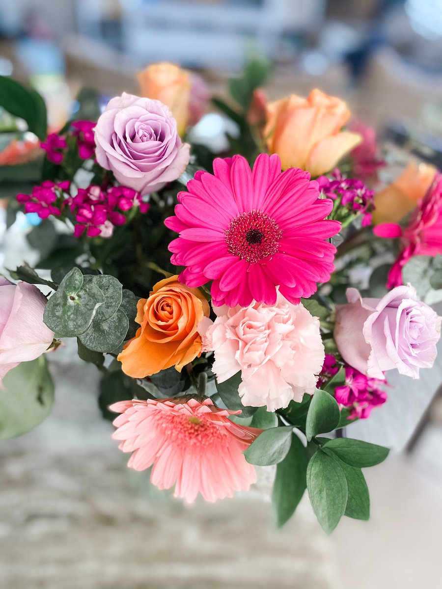 teacherash2010's tweet photo. This delivery truly brightened my day and made me feel loved and appreciated. 💐#teacherappreciation #imissmystudents https://t.co/sL6Oj14Iy7