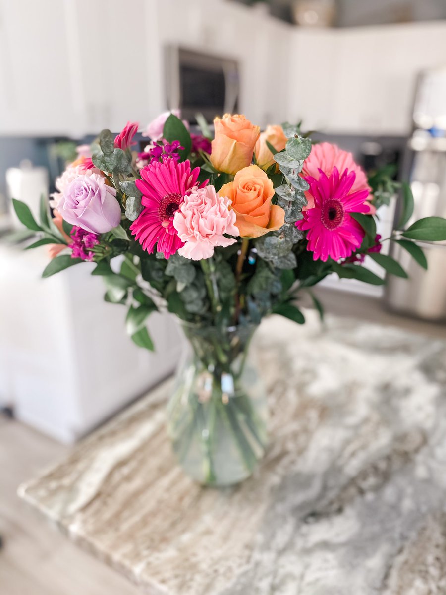 teacherash2010's tweet photo. This delivery truly brightened my day and made me feel loved and appreciated. 💐#teacherappreciation #imissmystudents https://t.co/sL6Oj14Iy7