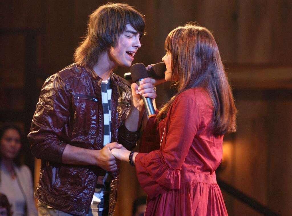 lovelymichaelj's tweet photo. - Hannah montana quitándose la peluca y cantando the climb
- Justin olvidándose de Alex
- Los chicos de east high graduandose
- Mitchie y joe cantando this is me

LOS MOMENTOS DE DISNEY QUE NOS MARCARON LA INFANCIA #DisneyChannelTBT https://t.co/h8G1O8hvfh