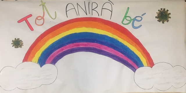 NoemSolsona1's tweet photo. Des de moltes escoles s'han promogut iniciatives com aquesta: omplir els balcons de dibuixos amb el text "Tot anirà bé" per tal de conscienciar els infants de la situació que s'està vivint degut a aquesta crisi sanitària, social i cultural.

#AlfabDig2020 https://t.co/8nRqkOCym7