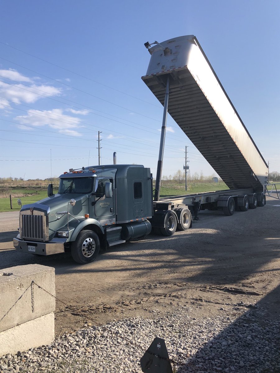AlanPool16's tweet photo. Another essential load of fertilizer delivered to the boys at SWAG #plant2020 #Kenworth https://t.co/EDy0u3nHM3