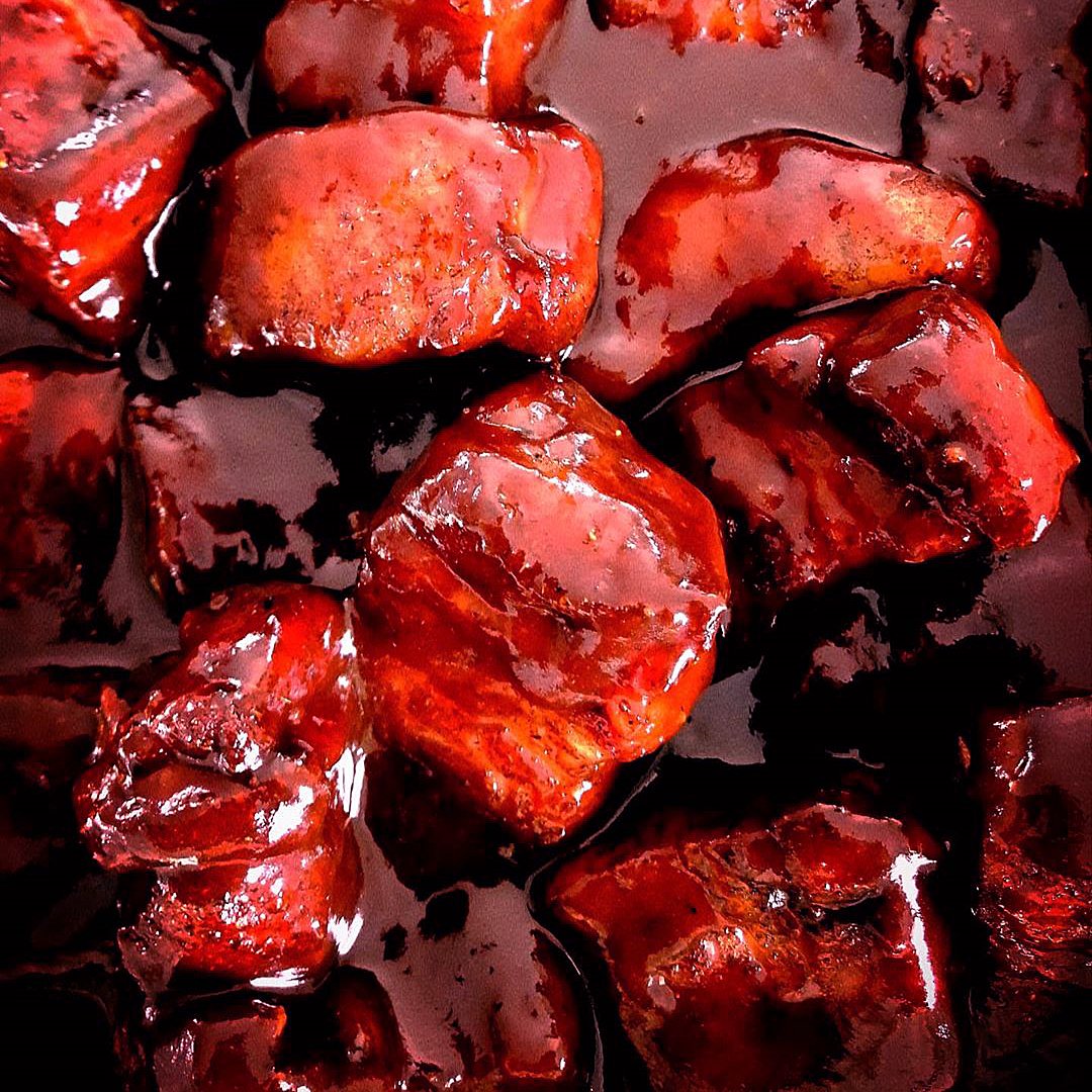Grillax_com's tweet photo. SMASH or NO? Holy crap, James Smith (NZ) is killing it with the #burntends! Serious #nomnomnom going on! We're going to keep an eye on this guy ... he's good! #grillax #grilling #foodies #follow #smashorpass #smash #porkbelly #culinary #chef #cheflife #Qporn #carnivore #notpaleo https://t.co/iAsBsNACU1