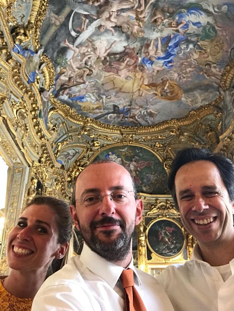 alecavo's tweet photo. Buon compleanno, @bobromamilano! Un compleanno importante in piena tempesta, ma come si dice dalle mie parti: “O mainà bôn ô se conosce con ô tempo grammo.”! https://t.co/lDMEyhRbMJ