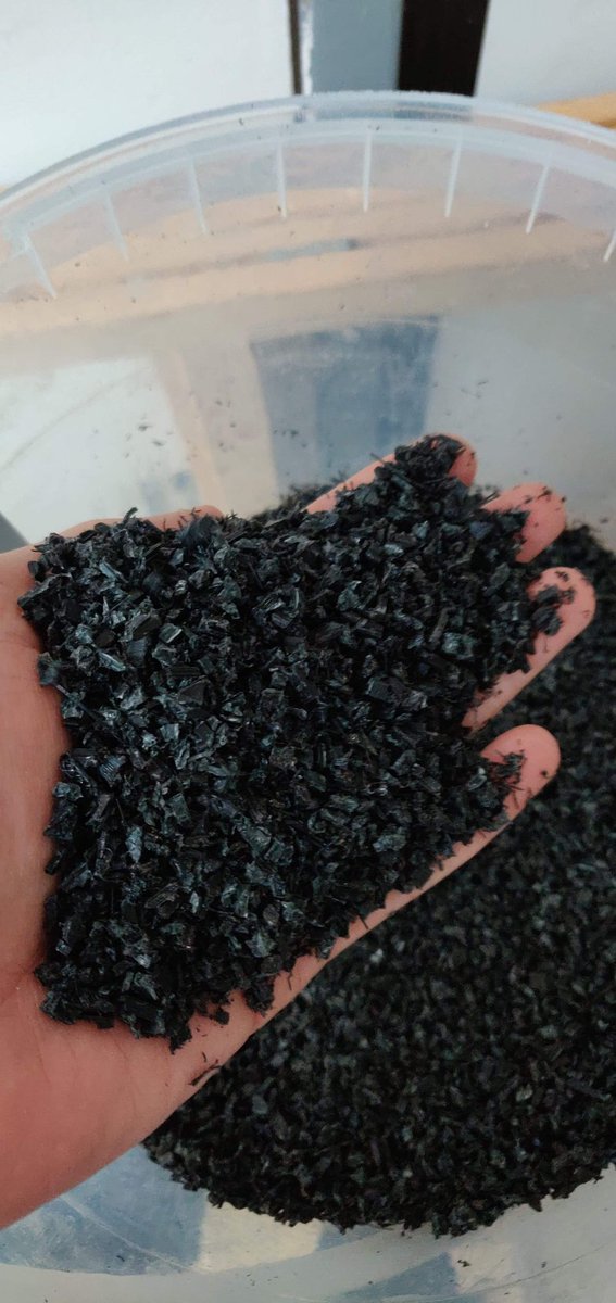 collectif_IC's tweet photo. Dans le réseau IC, tous les prints ne sont pas forcément réussi. ça fais beaucoup de déchet mais heureusement le @LgHackerSpace a un Recy-LAB qui s'occupe des déchets de PLA pour leur donner une nouvelle vie!

Grâce a ca, nos makers font des tests le cœur plus léger, merci à eux! https://t.co/pGO00FiNjc