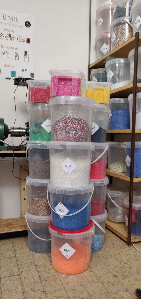 collectif_IC's tweet photo. Dans le réseau IC, tous les prints ne sont pas forcément réussi. ça fais beaucoup de déchet mais heureusement le @LgHackerSpace a un Recy-LAB qui s'occupe des déchets de PLA pour leur donner une nouvelle vie!

Grâce a ca, nos makers font des tests le cœur plus léger, merci à eux! https://t.co/pGO00FiNjc