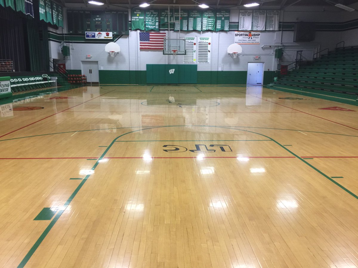 FHSJeffParsons's tweet photo. Man I miss this place!  Came in today to clean out lockers. Seniors, it wasn’t the finish you wanted, but you handled it great. We will miss you! Time away makes you appreciate it more!  I can’t wait to get back here, and I promise I’ll never take anything for granted again! https://t.co/u6ixl9Azkk