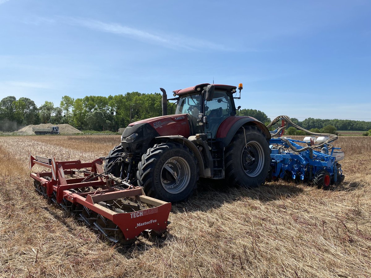 agriaube86's tweet photo. Semis de soja en sd au programme de la journée, couvert seigle forestier, phacélie @GroupeSoufflet  @MonosemOfficiel #techmagri #A2C https://t.co/b5YNiBwCMa