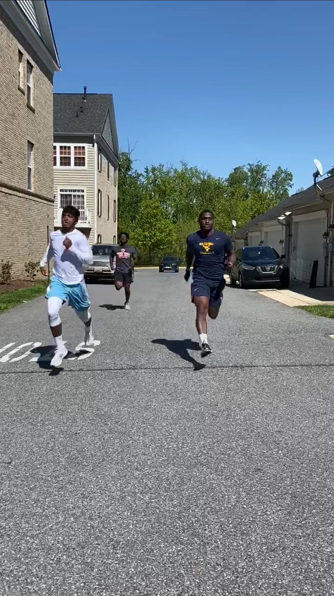 CharlesCtyElite's tweet photo. Had to finish the day with 4-5 sprints...on an incline!!!
#MylesMiree @_M2FIVE
#MalcolmJohnsonJr @TTG_Malcolm
#NaimMuhammad @_thedream1
#SpeedKills
#SkillsOnSkillsOnSkills
#ComeGetThisSmoke💨 https://t.co/ZEE7uhJiMb