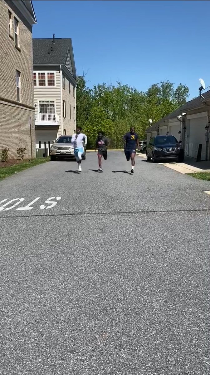 CharlesCtyElite's tweet photo. Had to finish the day with 4-5 sprints...on an incline!!!
#MylesMiree @_M2FIVE
#MalcolmJohnsonJr @TTG_Malcolm
#NaimMuhammad @_thedream1
#SpeedKills
#SkillsOnSkillsOnSkills
#ComeGetThisSmoke💨 https://t.co/ZEE7uhJiMb