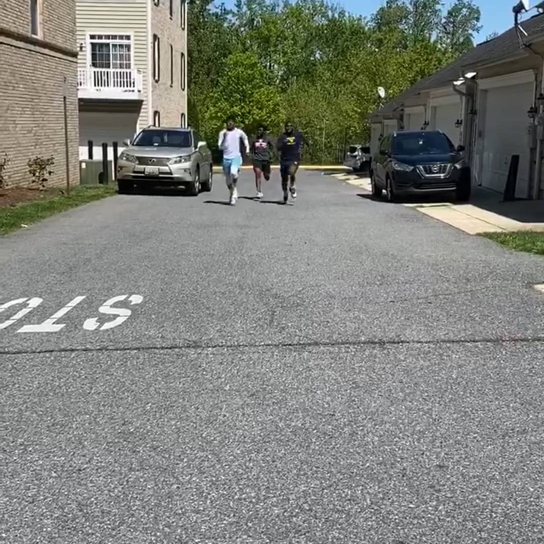 CharlesCtyElite's tweet photo. Had to finish the day with 4-5 sprints...on an incline!!!
#MylesMiree @_M2FIVE
#MalcolmJohnsonJr @TTG_Malcolm
#NaimMuhammad @_thedream1
#SpeedKills
#SkillsOnSkillsOnSkills
#ComeGetThisSmoke💨 https://t.co/ZEE7uhJiMb
