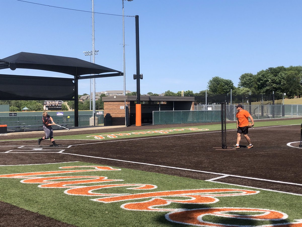 L_Campbell13119's tweet photo. Had an awesome time celebrating our seniors today with Mr. Samples! Featured here is Paige Harris. We will miss you Lady Jackets! Once a Jacket, always a Jacket. #JFND @kevinwsamples @Rockwall_HS https://t.co/8jl40zDrK4