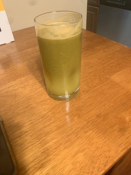 2 pic. K I just got a juicer and I’m so happy with it?❤️ https://t.co/LP5j1YLDtP