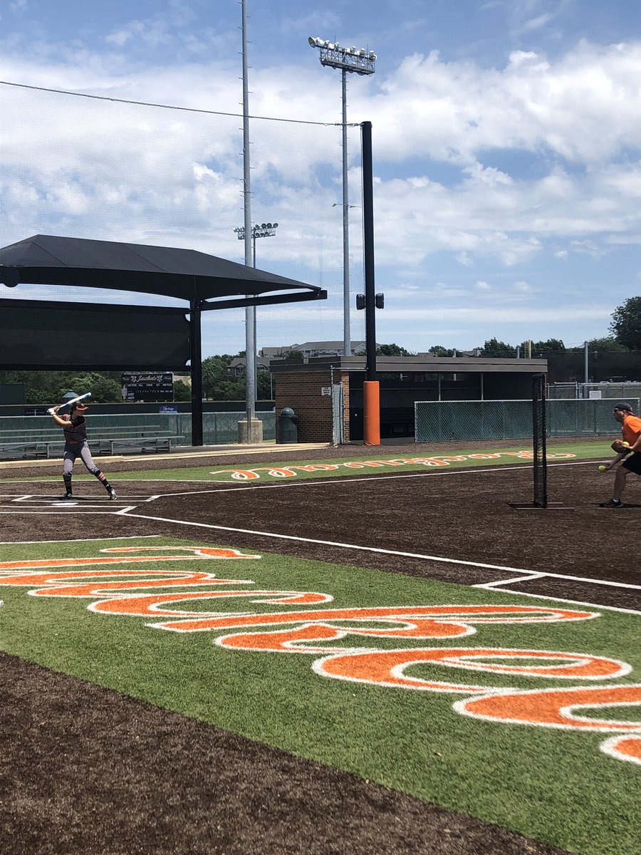 L_Campbell13119's tweet photo. Had an awesome time celebrating our seniors today with Mr. Samples! Featured here is Lexi Coward. We will miss you Lady Jackets! Once a Jacket, always a Jacket. #JFND @kevinwsamples @Rockwall_HS https://t.co/VAyv1F7B3I