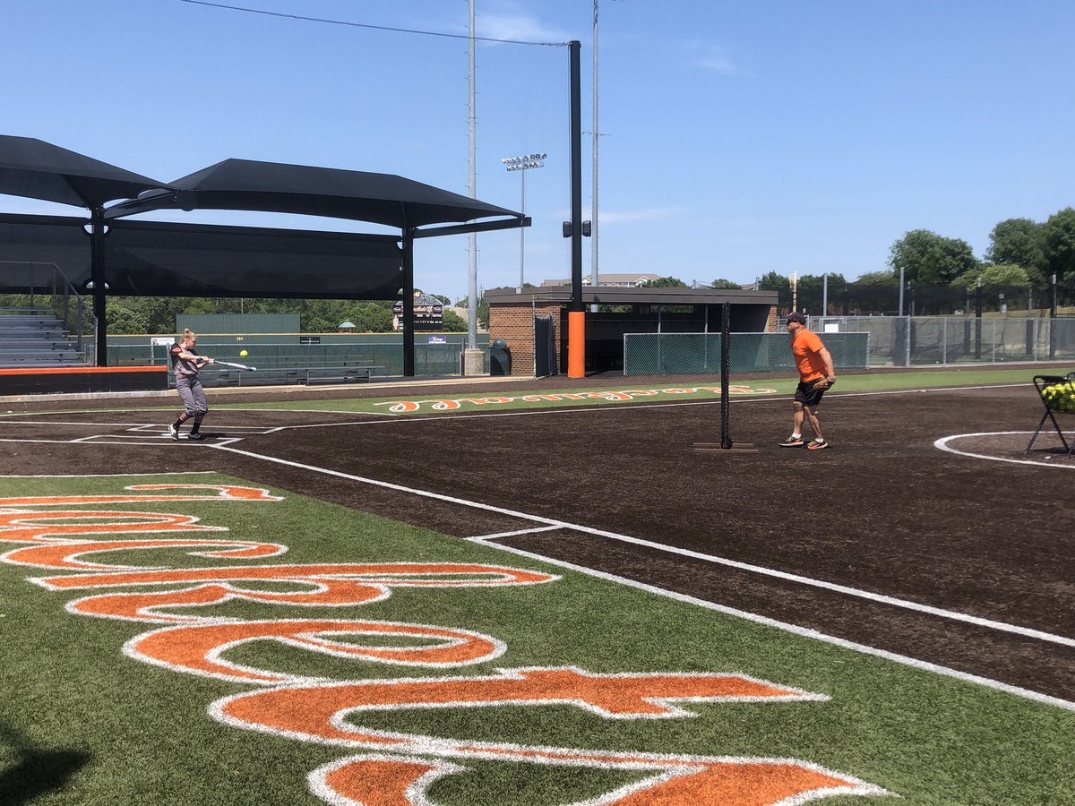 L_Campbell13119's tweet photo. Had an awesome time celebrating our seniors today with Mr. Samples! Featured here is Ashton Daniel. We will miss you Lady Jackets! Once a Jacket, always a Jacket. #JFND @kevinwsamples @Rockwall_HS https://t.co/KJWM4LtKZl