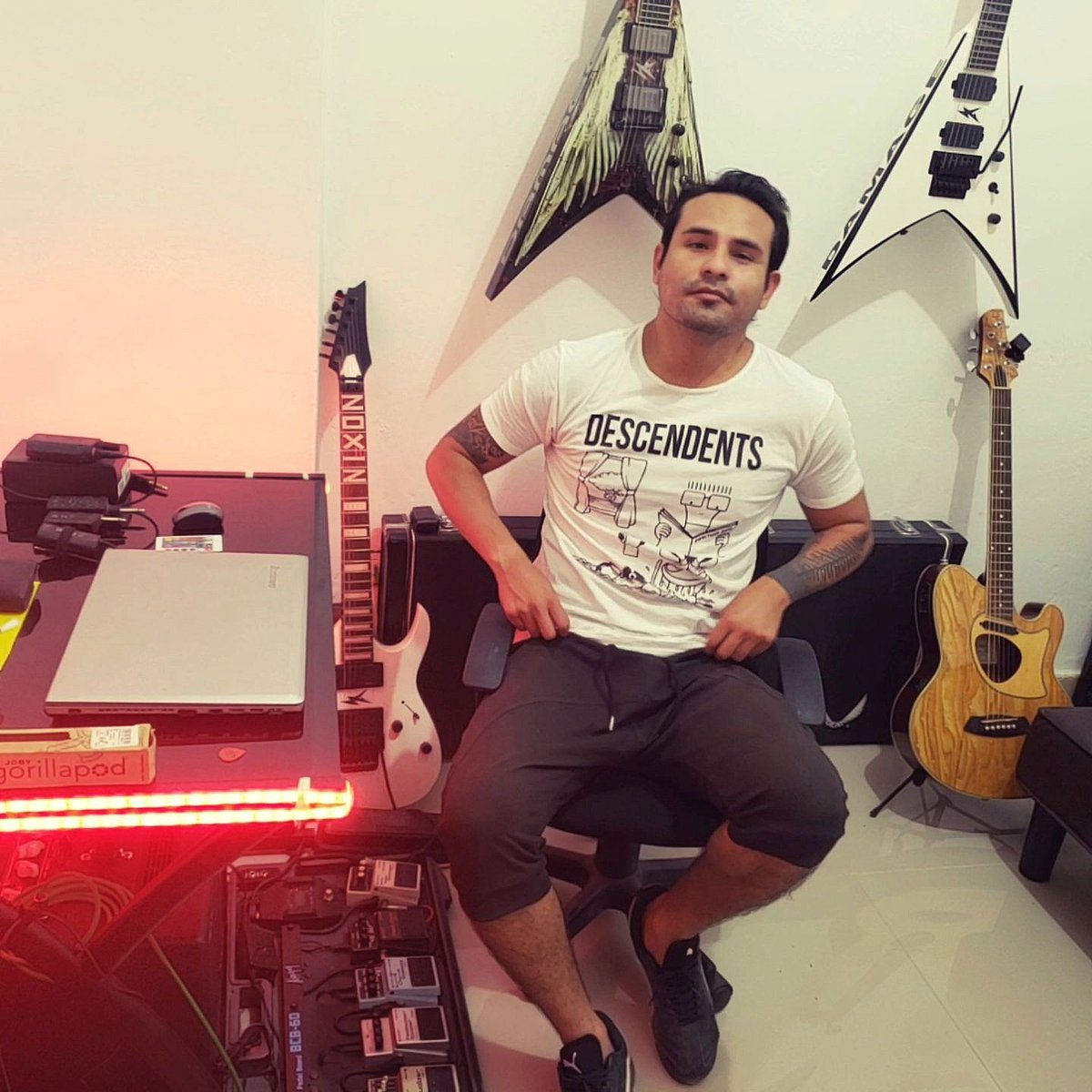 damagemetalperu's tweet photo. 🎛 Peace and music
.
.
#hrash #thrashzone #thrashers #thrashmetal #thrasher #thrashmetalband #metalband #metal #soloist #peru #piura #bossefects #boss #guitarrist #music #deanguitars #angelofdeathguitar #jacksonguitars #elixirstrings #tattoo #damage #daño #destrucción https://t.co/PPUHxG8MRy