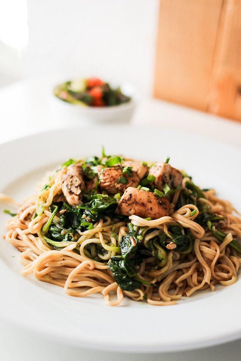 ladydelilah39's tweet photo. Chicken and Zucchini Noodles 😋
#thursdayvibes #LockdownFood #cookwithdelilah #cook #Cooking #cookingathome #goodfood #Foodie #foodbloggers #healthydinner #yummyfood #yummymummy #tiktokfun #BBCBreakfast #frenchcook https://t.co/0g2u81DSi9