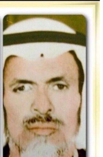 من الرجال الذين انتقلوا الي الدار الآخره ولم  ننساهم من #ذاكرتنا 
#الشيخ / حميد بن صهيب الحمودي السلمي   
من ماعرف عنه الكرم وإصلاح ذات البين و الحكمه .
لا تنسوه من دعاكم في هذا الشهر الفضيل .   
نسأل الله له الرحمه والمغفره وأن يسكنه فسيح جناته ..
#مكتب_العطافي