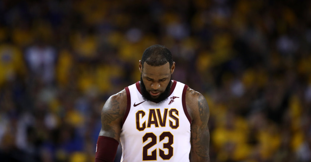 Kristaps6stats's tweet photo. 2017 finals close out game 5
Down 3-1: chance to come back 

Bron: 41/13/8 63%
Kyrie+klove: 32/12/8 36%

4th q:
Bron: 14 pts- 2 assists 
Kyrie: 0 pts
Klove: 4 pts

LeChoke, 6 finals Ls, Lebum https://t.co/RHEaLQcy3u