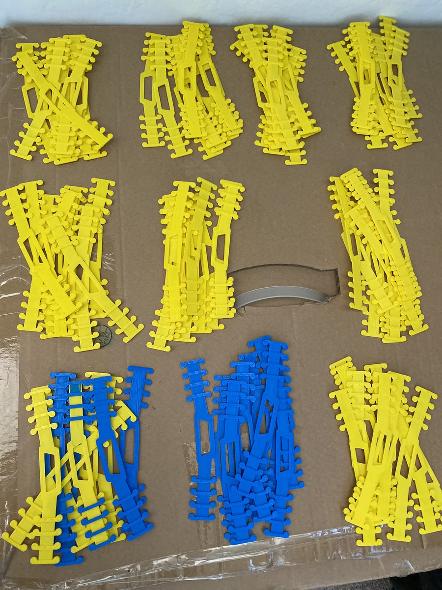 LizReyesAZ's tweet photo. Three @DVUSD schools fired up their @makerbot printers to support medical workers. We donated 500+ #EarGuards to @HospiceoftheVal !Special thanks to my #PLC @KnIhT_tNeReFfId & @jax452, & our librarian @cindynelsondvu1! @LegendSprings @westwingschool @SVViperPride @DrFinchDVUSD https://t.co/ZBZsedJYec