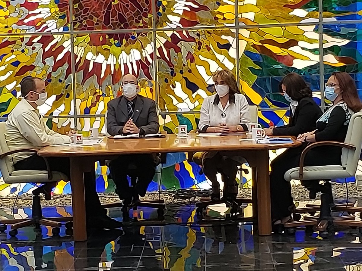 ACN_Cuba's tweet photo. #Cuba
➡️ @BetsyDazVelzqu2 ministra de Comercio Interior
El #MINSIN adoptó nuevas medidas buscando un reordenamiento de actividades que no era imprescindibles, partiendo de los planteamientos e insatisfacción de los clientes
#Cuba #SomosContinuidad https://t.co/VKFLgCoGBk