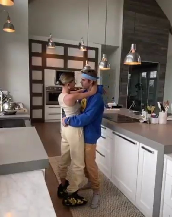 haiIspeaches's tweet photo. meu amor por jailey aumenta a cada coisa que sai deles juntos, tudo pra mim #STUCKWITHU https://t.co/bUrtqrCHZm