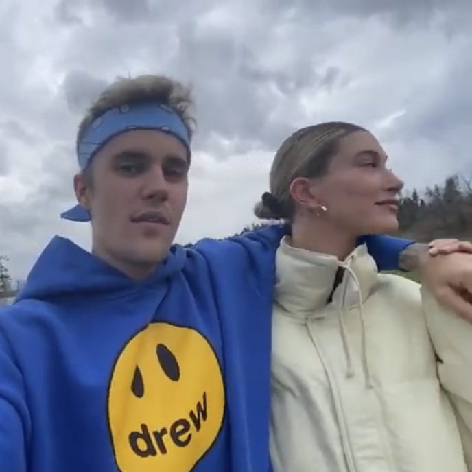 biebernovidade's tweet photo. Os casais durante o clipe! 🤍 #StuckWithU https://t.co/SRFHYYtgM2