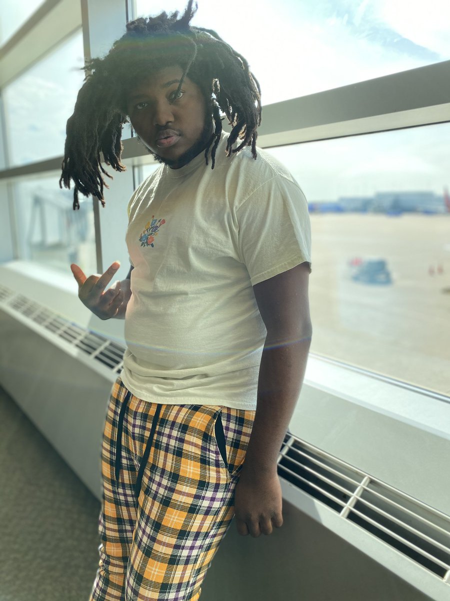 BossKc103's tweet photo. Made it to My Jordan year, Survived The streets, Snakes and the system I’m still Here🗣🐂 https://t.co/VEYKspE6Qd