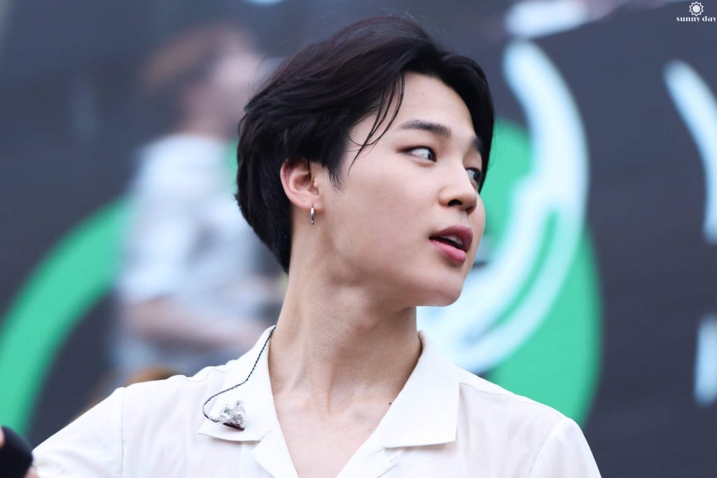 พี่จีมินเสื้อขาวลุคหนุ่มมหาลัยให้อะไรกับเราบ้าง อยากเป็นเมียค่ะพูดตรงๆ😢