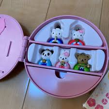 Twitter पर Yaっちゃん Girls2 First Story そういえば昔 お母さんが小僧寿しをよく買ってくれた 多分このハローキティのひな人形が欲しくて買ってたんだろうwww 今はこういった景品付きのお寿司って販売してないのかな 小僧寿し お寿司 ハローキティ