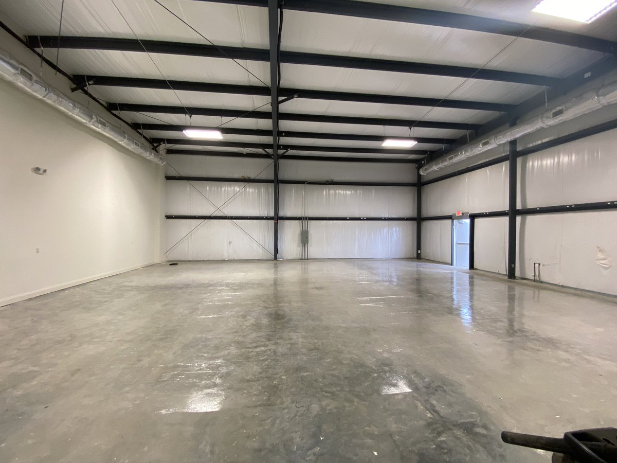 evolve_26's tweet image. Watch our studio, EVOLVE, until time to open! Keep updated with our social media! 

Like us on Facebook: Evolve 26 LLC

Follow our Instagram: @evolve.26 

Twitter: @evolve_26