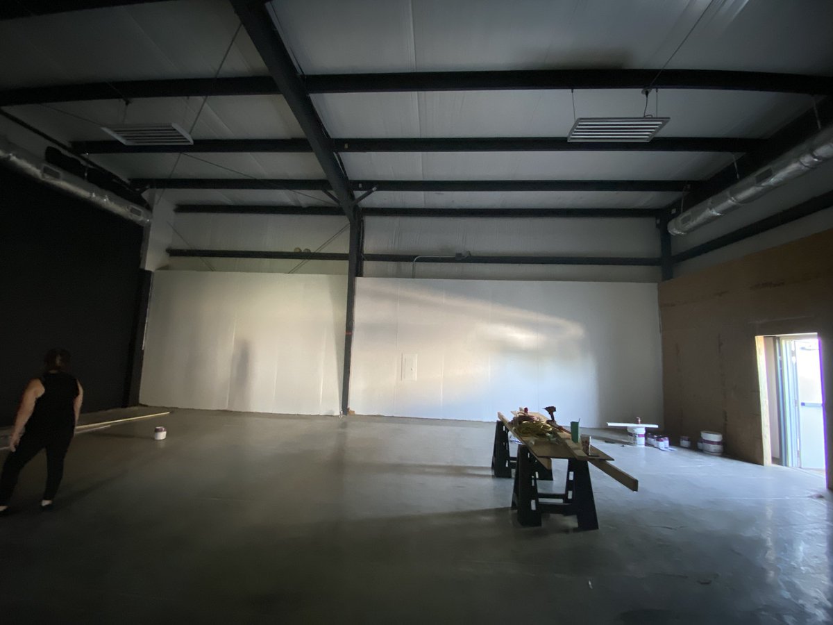 evolve_26's tweet image. Watch our studio, EVOLVE, until time to open! Keep updated with our social media! 

Like us on Facebook: Evolve 26 LLC

Follow our Instagram: @evolve.26 

Twitter: @evolve_26