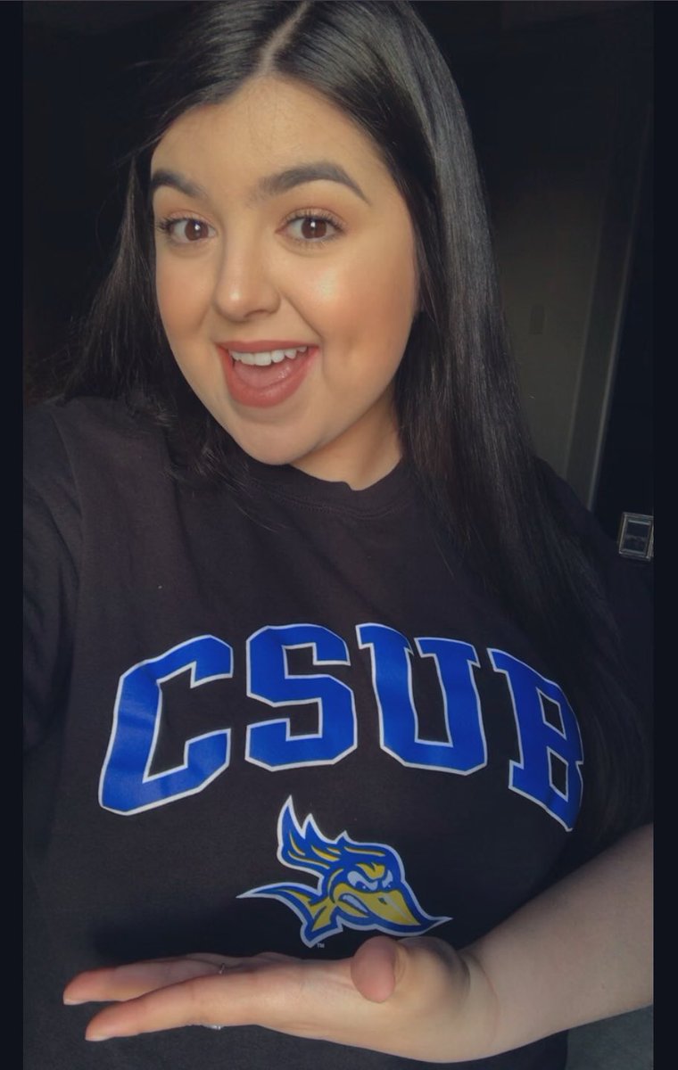 amarie88__'s tweet photo. 💙💛✨#CSUBspiritselfie https://t.co/XvLE6YduGS