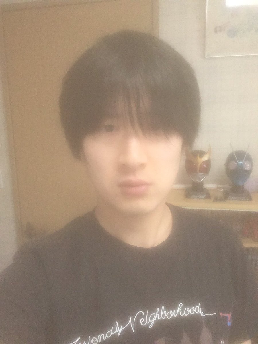 サトルさん 昭和60年男 Na Tviteru 自粛で髪も3ヶ月近く伸びっぱなし 笑 そろそろ美容院行きます