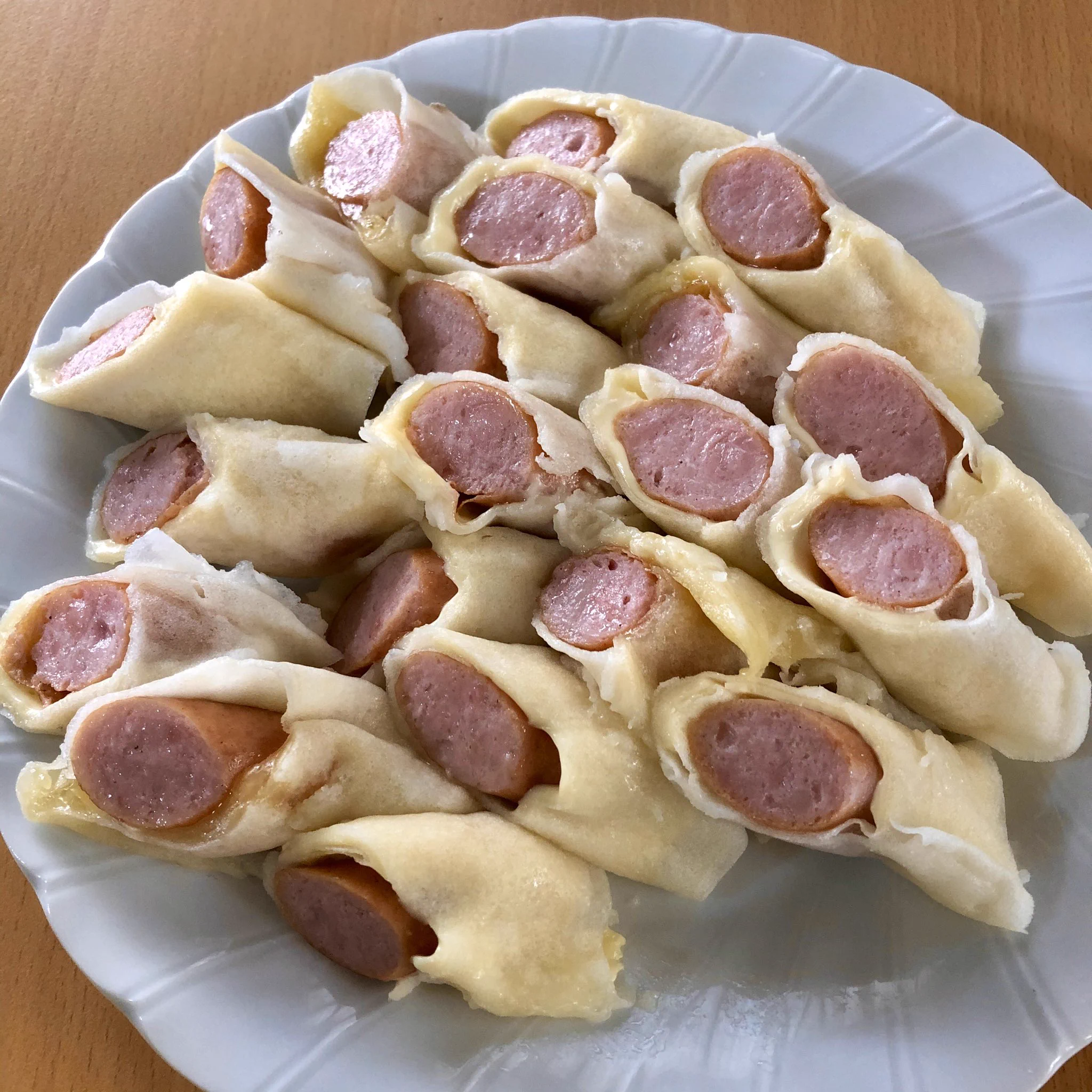 @ore825 こないだのブリトーのせいですかね？
リュウジさんがレシピを載せた次の日、近くのスーパーには春巻きの皮がなくなってました！
昨夜やっと見つけてリベンジ！
チリソースつけて食べたら美味しかった！ 