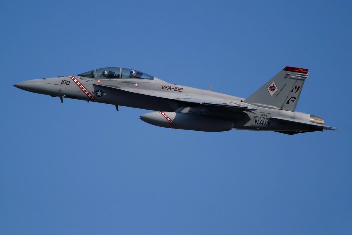 BondsSam's tweet photo. 2004.12.27 厚木基地
VFA-102"Diamond Backs"が来日して1年、スーパーホーネットの存在がすっかり日常になった頃、100-400mmレンズをボーナスで購入し、有名撮影ポイントで初めてその離陸を撮りました。
NF100のルート4上がりです。
#厚木基地 #VFA102 #NF100 #FA18 #スーパーホーネット https://t.co/JI5yPgmME5