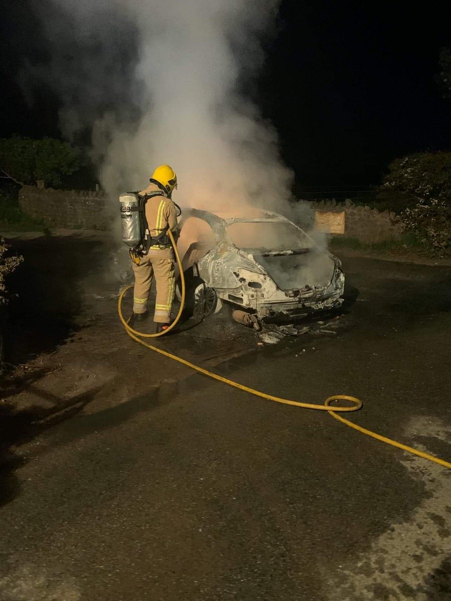 📟Our crew was paged at 2:48am to a car fire in Timsbury. Crews got to work extinguishing the inferno with 1 Breathing Apparatus and 1 Hose Reel Jet. 🔥🚒 #AvonFire #CarFire #OnCall