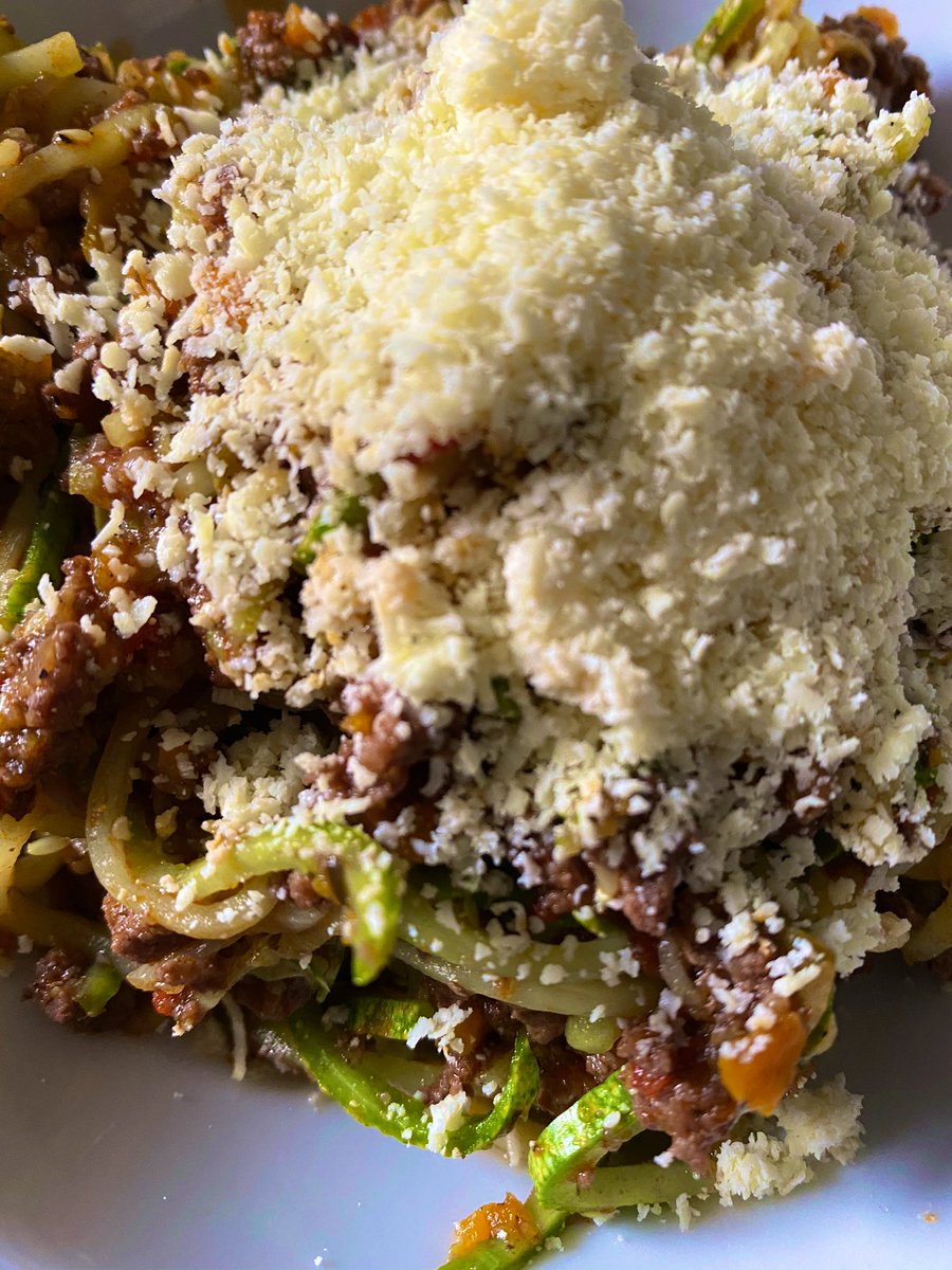 cotija2gonzalez's tweet photo. Zoodles Bolognese con exceso de #Quesocotija @cotija2gonzalez !!! 😋
.
.
.
#delicioso #zoodles #antojos #foodporn #newrecipe #easyrecipe #cheeselover #spirilizer #yummy #dinnertime https://t.co/xOyvuH6biw