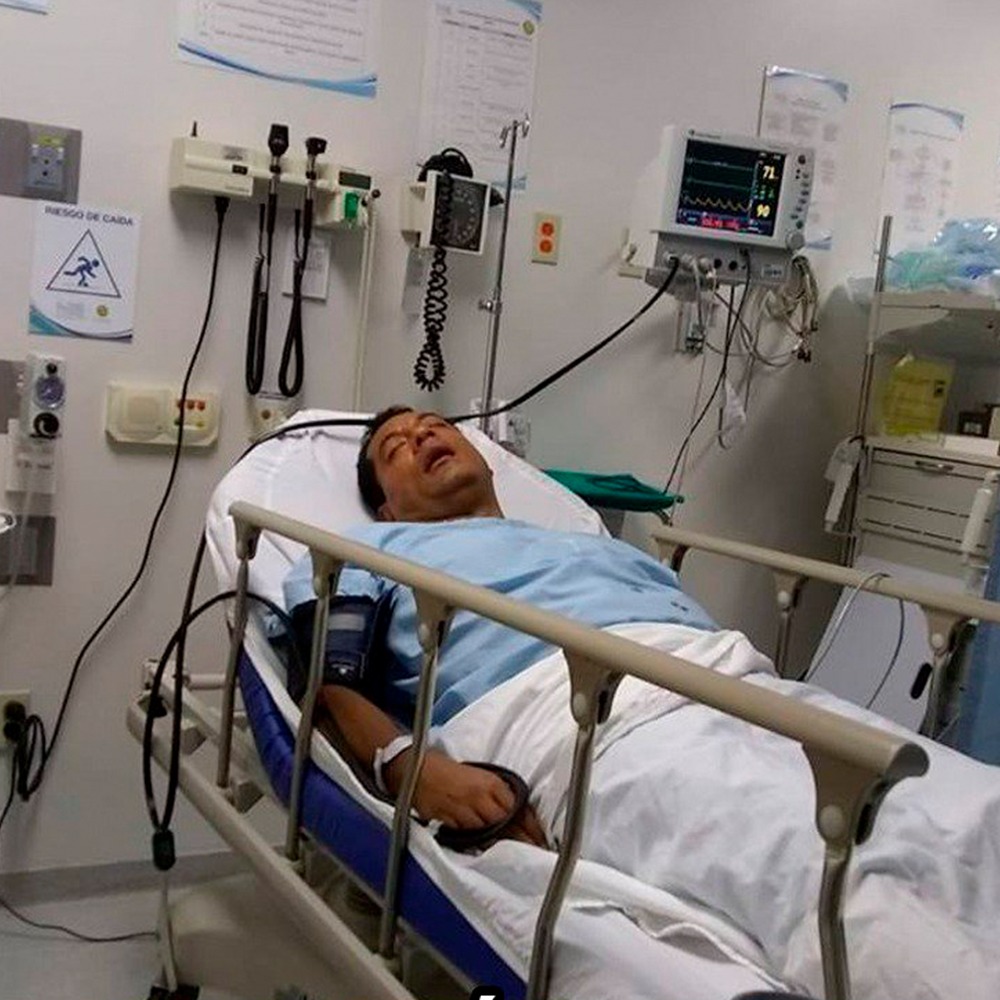 Somos2V's tweet photo. Se filtra foto de Felix Maradiaga internado en el hospital Vivian Pellas, la fuente que nos hizo llegar la foto indican que los familiares habían pedido tratar el caso con bastante precaución, lejos de los medios de comunicación, todo indica que tiene los síntomas del #COVID19 https://t.co/NEUj5tFwui