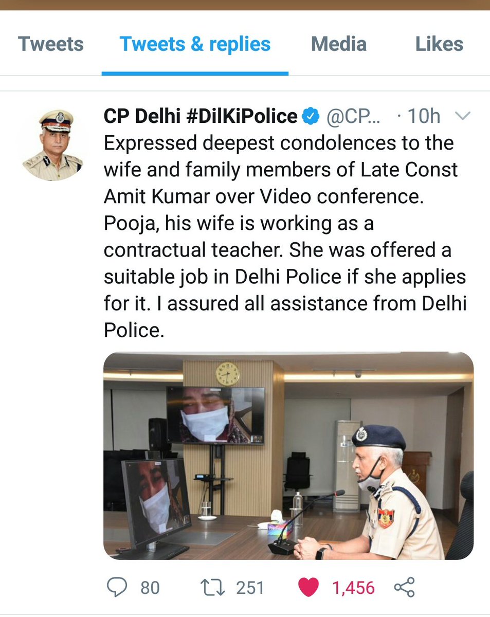 BalayanPraveen's tweet photo. शहीद दिल्ली पुलिस के जवान अमित राणा भाई की पत्नी पूजा जो contract teacher के पद पर उतरी दिल्ली नगर निगम में कार्यरत है उनसे दिल्ली पुलिस कमिश्नर जी ने दिल्ली पुलिस में suitable सरकारी नौकरी का आश्वासन दिया है आपका धन्यवाद कमिश्नर महोदय जी @CPDelhi https://t.co/5VTs8T5xxV