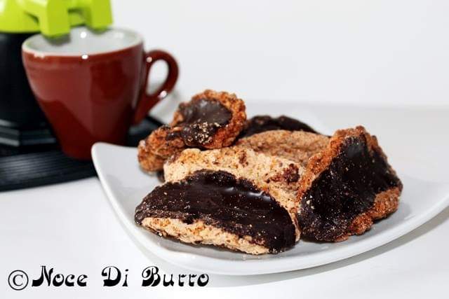 lidiacaputo's tweet photo. Si avvicina moltissimo alla ricetta originale, queste scorzette al cioccolato sono davvero fantastiche
https://t.co/hDzA1zpozu
#NoceDiBurro #food #foodblogger #recipeoftheday #foodnetwork #foodiesoftheinstagram #MeCookMeEat #officialfood #foodgram #recipeblog #ricetta #foodie https://t.co/8OFbV28uV0