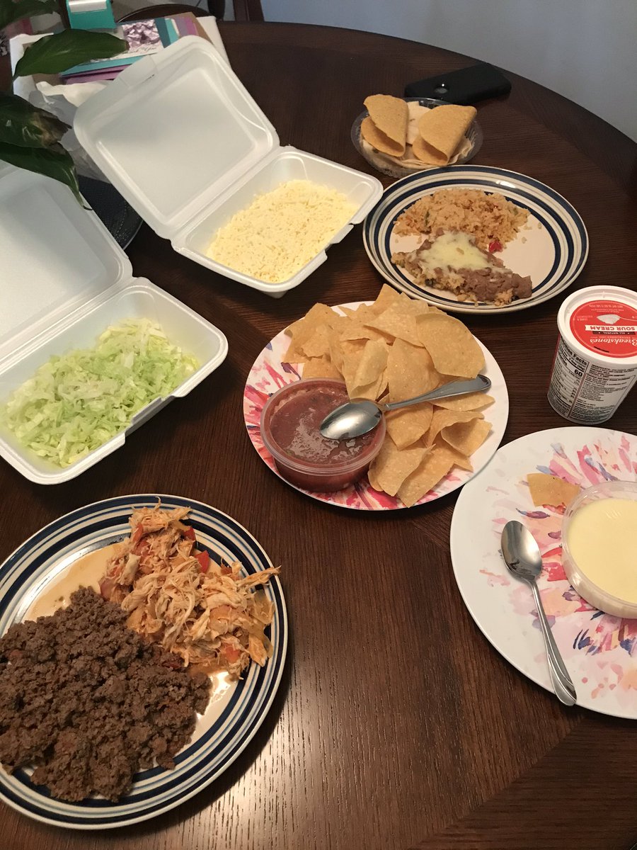 mrs_emilykobito's tweet photo. Thank you @ccstempta for the FABULOUS taco dinner! So thankful! 🌮🌯 @ClarkCreekSTEM #TeacherAppreciationWeek #tacodinner https://t.co/dc8X4DkUUS