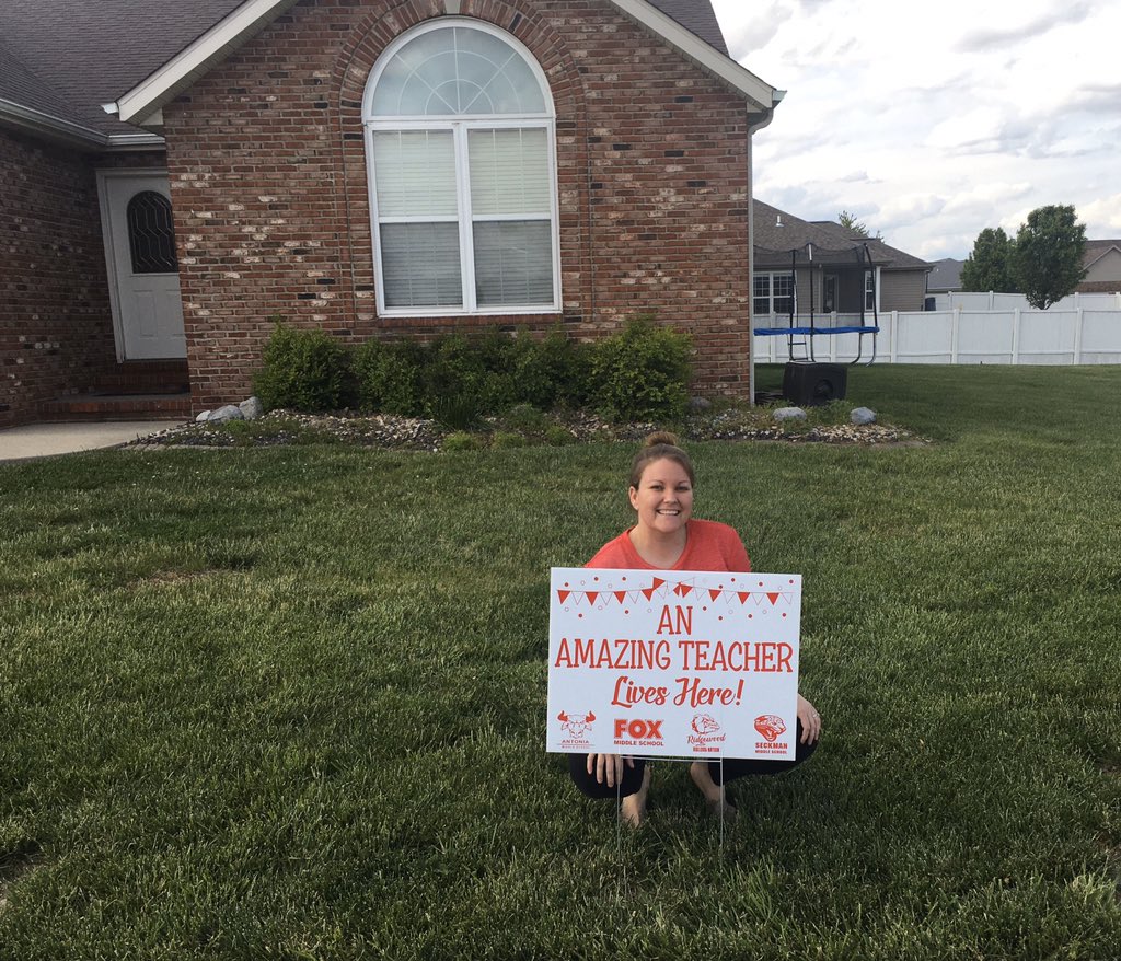 bair_carrie's tweet photo. Totally feeling all the teacher love this week! A great chat with @FoxC6Super this week and some super sweet angel drove 45 minutes here and back to put this sign in my yard! ❤️❤️❤️#grateful #lovefox #missmykiddos https://t.co/FuRx0HBQFP