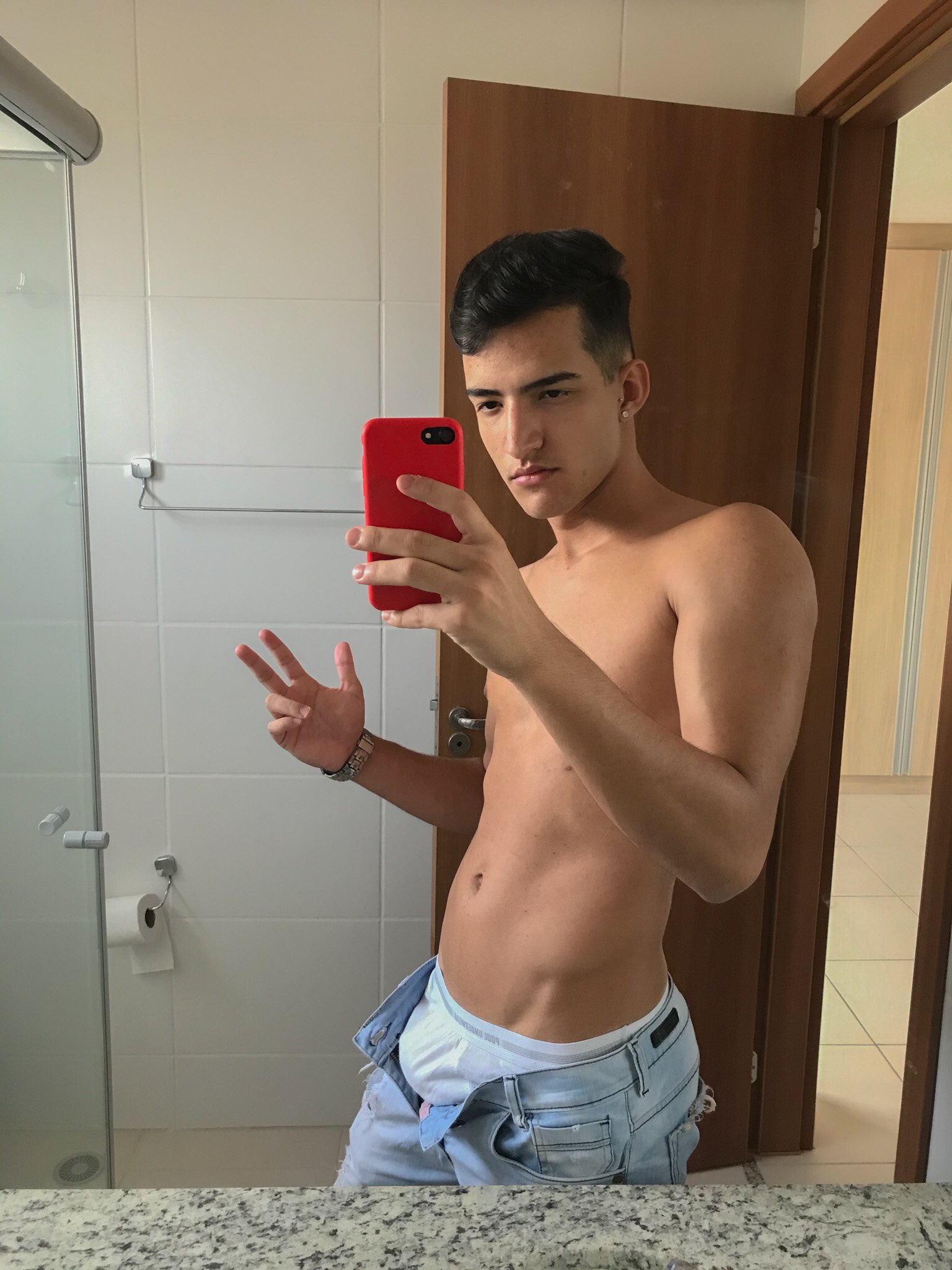 ryan silveira 200K on Twitter: "Tira a roupa…