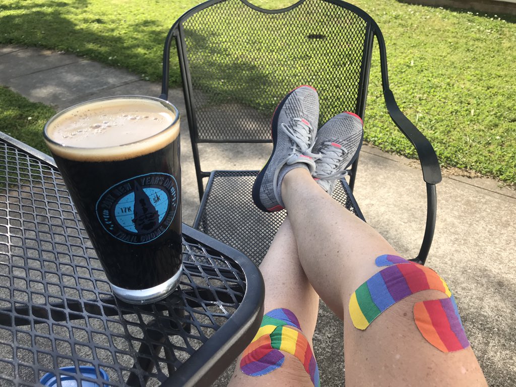 RunNerdGirl's tweet photo. Trying to prove I can still be speedy even with misaligned knee caps 😂 Might have pushed it a bit sooner than I should, but felt pretty good. It’s a perfect evening out. 5+ miles for Thursday night #VirtualBeerRun
In the glass- @AmorArtis Jayne’s Oatmeal Cookie https://t.co/5pCKl3Ofib