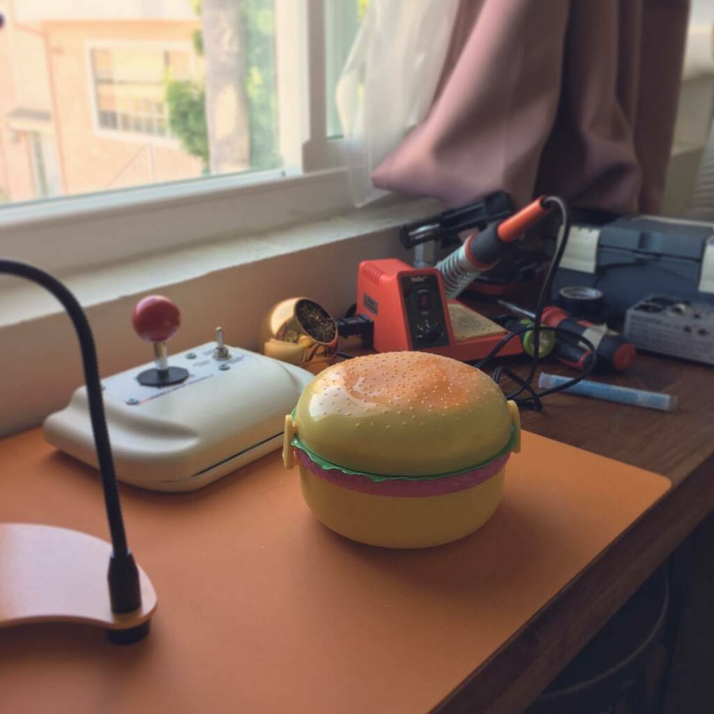 midichamp's tweet photo. Been working on setting up a new workbench and found this burger lunchbox 🍔
.
My original enclosure idea for the DS3D was that it would be housed in one of these, with the joystick mounted to the top, and called the Burgerflipper. Later I became enam… https://t.co/jIW7xzNt3w https://t.co/AnWFE02UHw