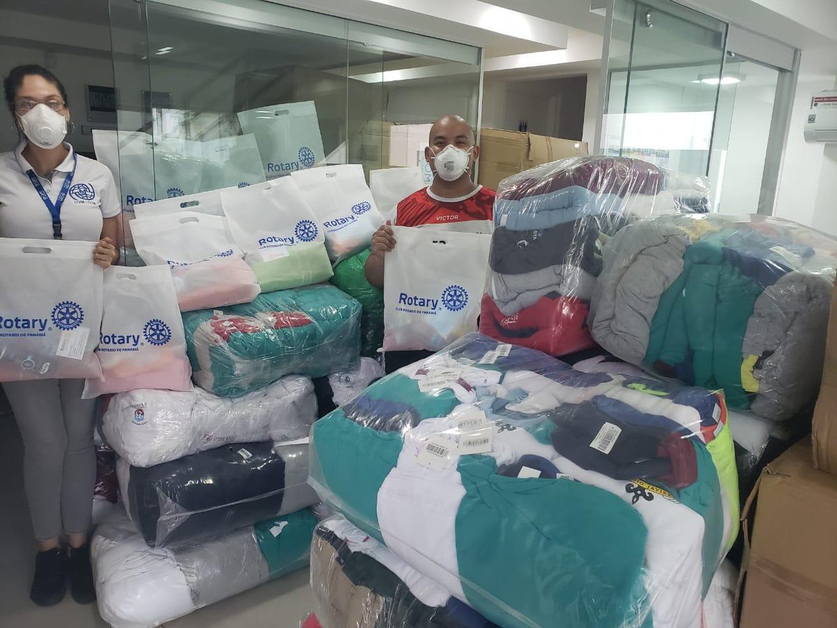 Rotaract_Panama's tweet photo. Con el apoyo de @OIMCentroAmer y @senafrontpanama realizamos la entrega de las donaciones recaudadas para los albergues de migrantes  en la provincia de Darién, alrededor de 4,200 prendas de ropa, 2,200 botellas de gel alcoholado  y 50 kits de aseo personal. https://t.co/qANWwLy9w9