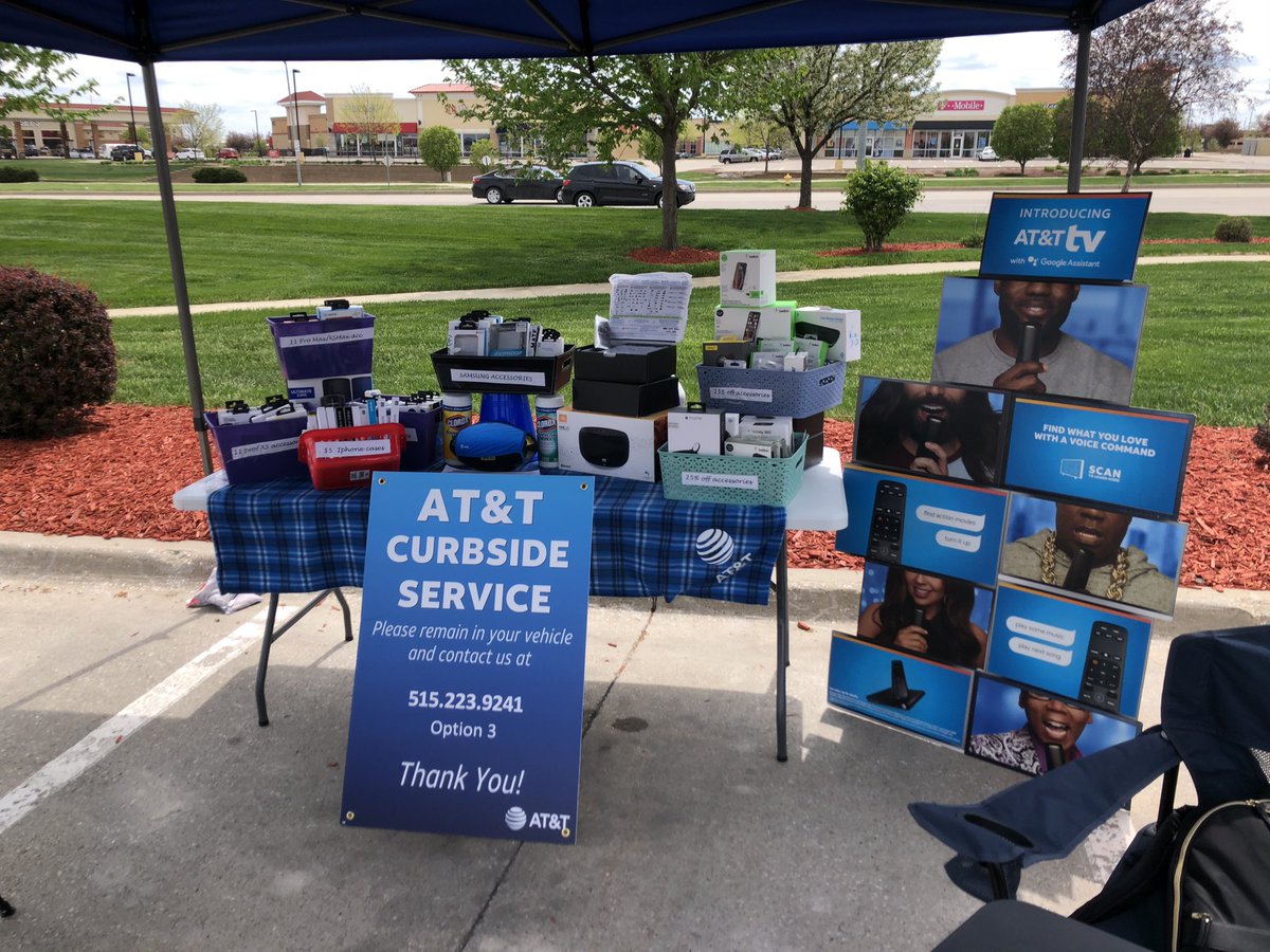 Good curbside day. Loving the new AT&amp;T Masks over at Paradise. Can’t stop the selfies 🤪🔥🤘🏼😆 <a href="/NatsLilWorld/">Natalie Rogers</a>  <a href="/JoeatParadise/">Joe Archibald</a> <a href="/paradise_pointe/">Paradise Pointe</a>