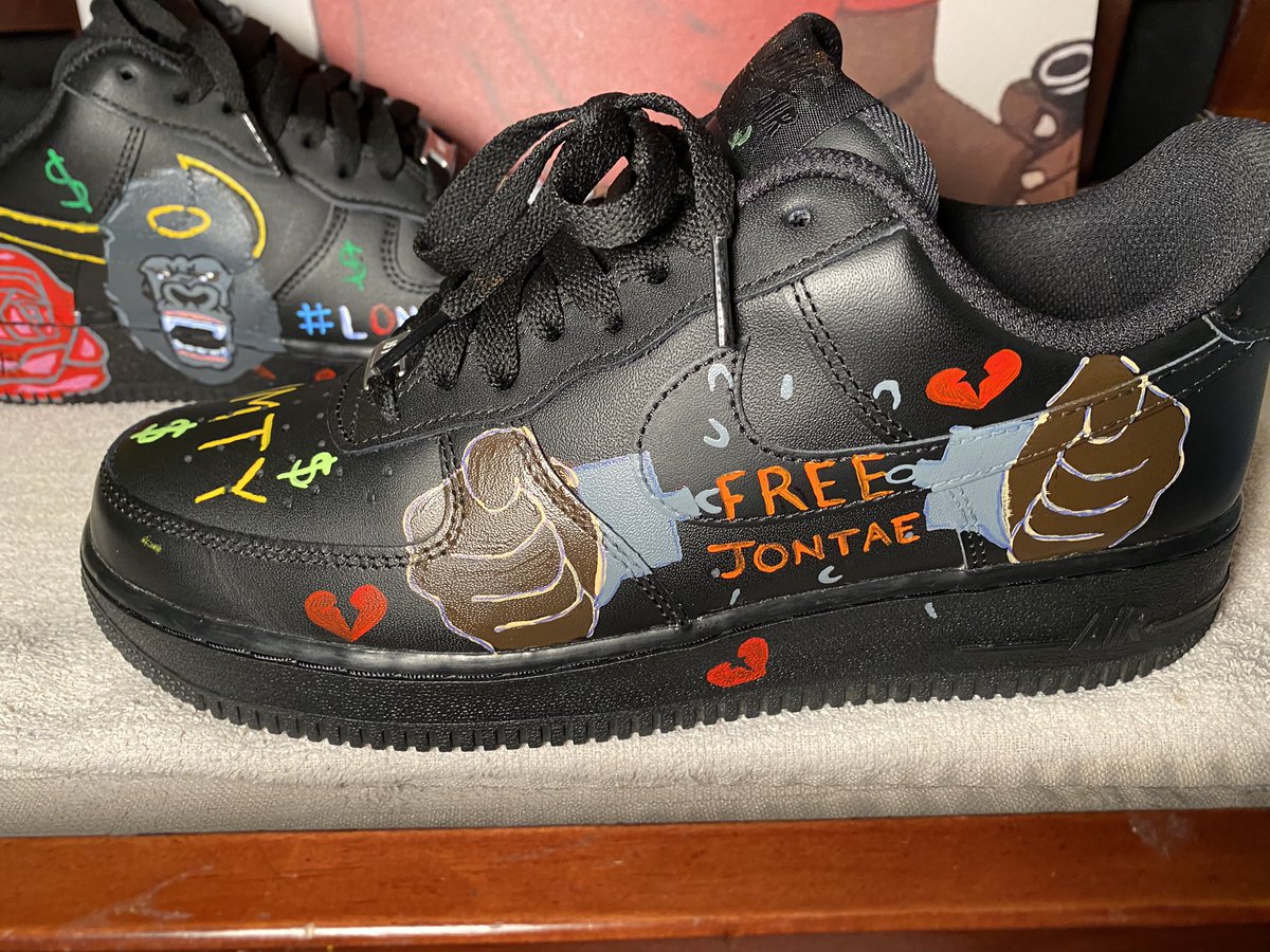 MonicaDesireeII's tweet photo. #LLMoney 😇❤️🎨👟🖌 https://t.co/swoLE4LT0H