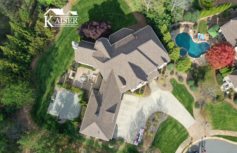 KaiserRoof's tweet image. Count on Kaiser for top-rated products and expert installation! This beautiful home showcases an Owens Corning #TeakRoof with #DurationShingles. Contact us today for a FREE inspection: 1-877-21-ROOF-1! @OwensCorningRoofing