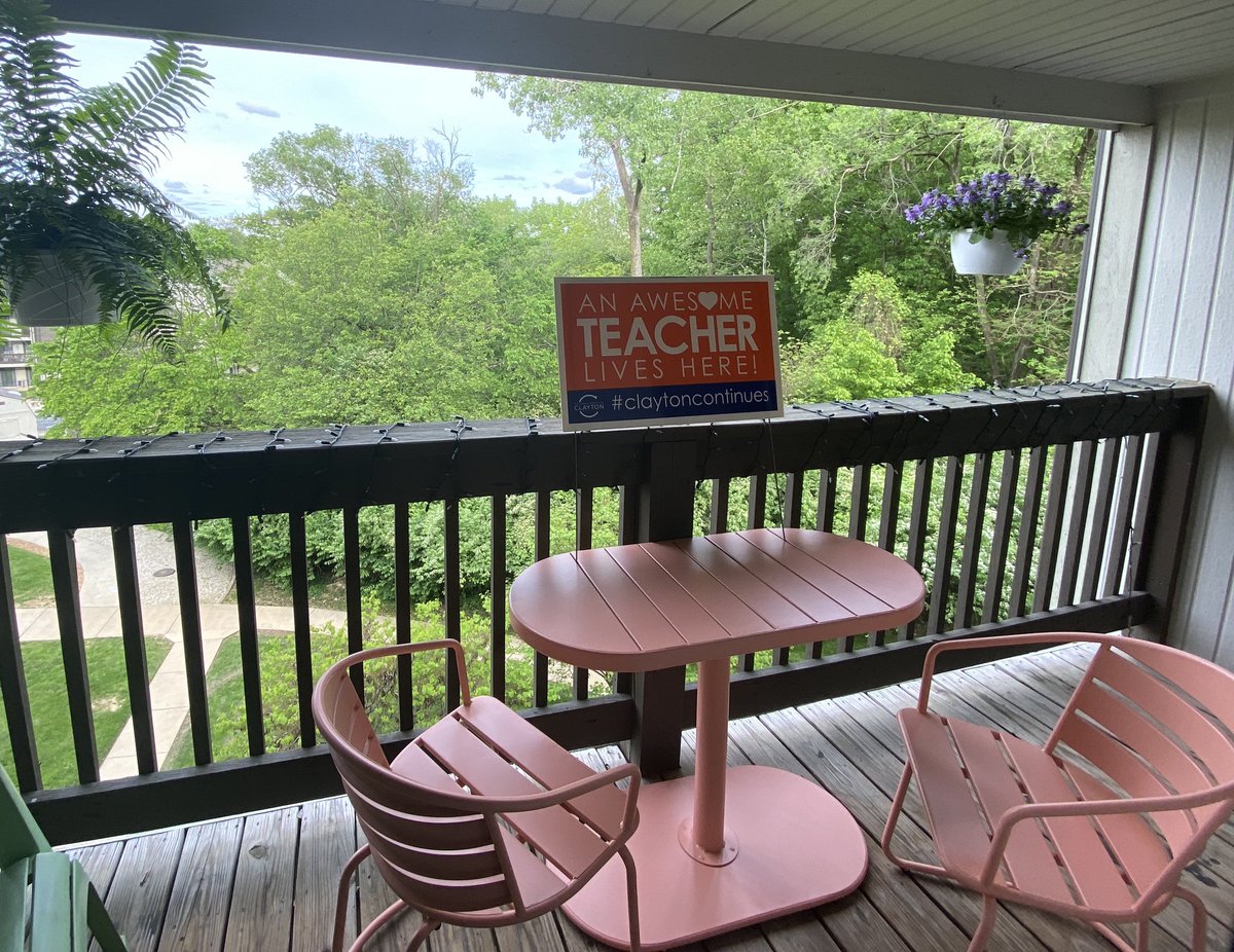 SchweitzeyB's tweet photo. All the feels❤️❤️ Love my Meramec Elementary and Clayton Families!! #claytoncontinues
#noyardnoproblem #thatviewthough https://t.co/Fg401fTr1J